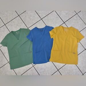 Bundle Figs 3 scrub tops with front pockets size xs